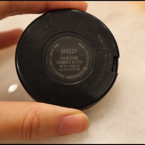 Mac Blush in Breezy - Picture 4 of 4